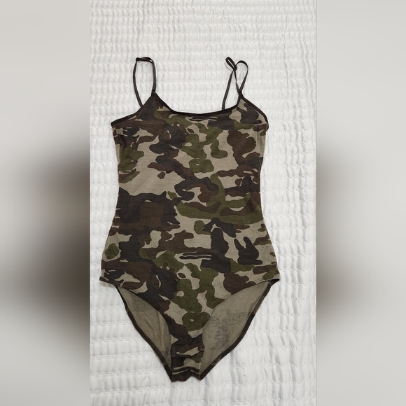 Zenana Outfitters Camo Bodysuit Size S - Picture 10 of 13